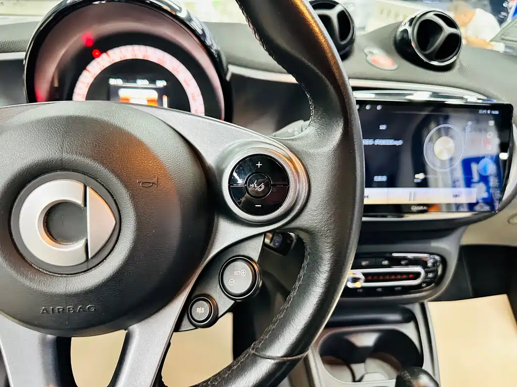 smart Fortwo 2018 — фото 41