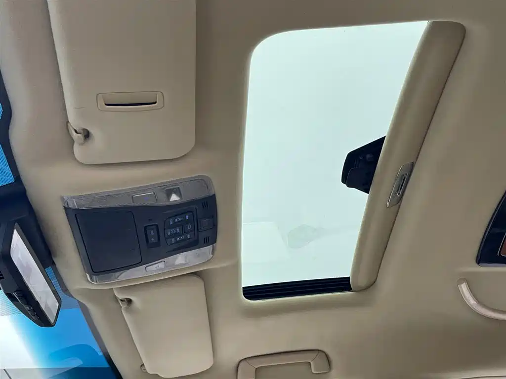Toyota Alphard 2020 — фото 30