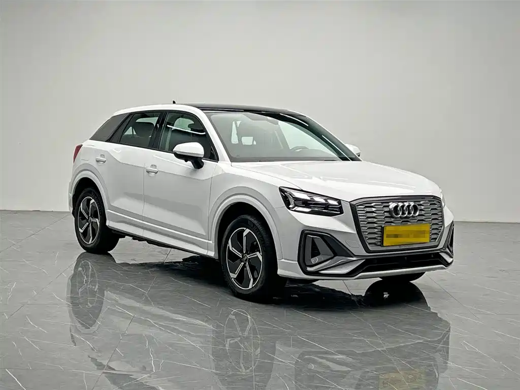 Audi Q2L e-tron 2022 — фото 8