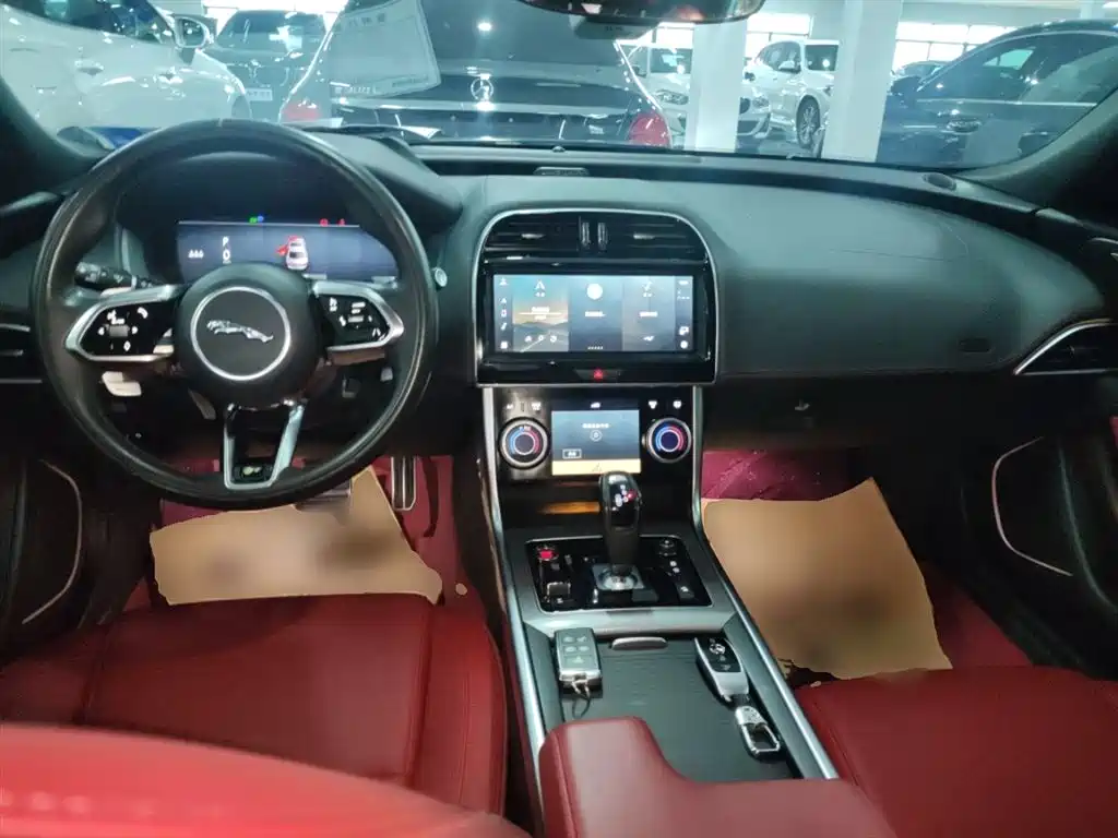 Jaguar XEL 2023 — фото 10