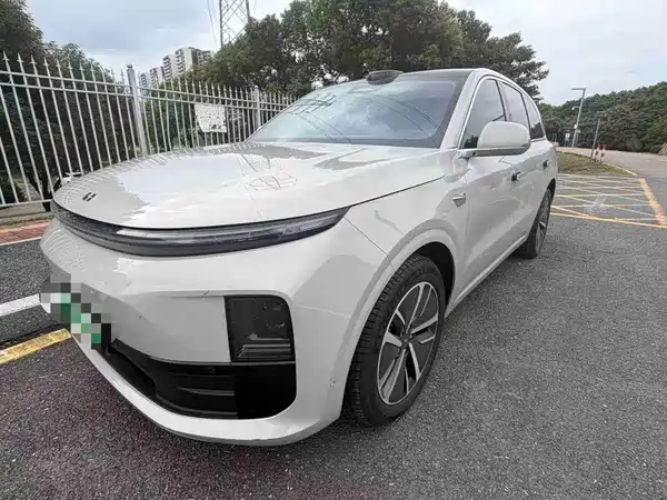 Li Auto L6 2025