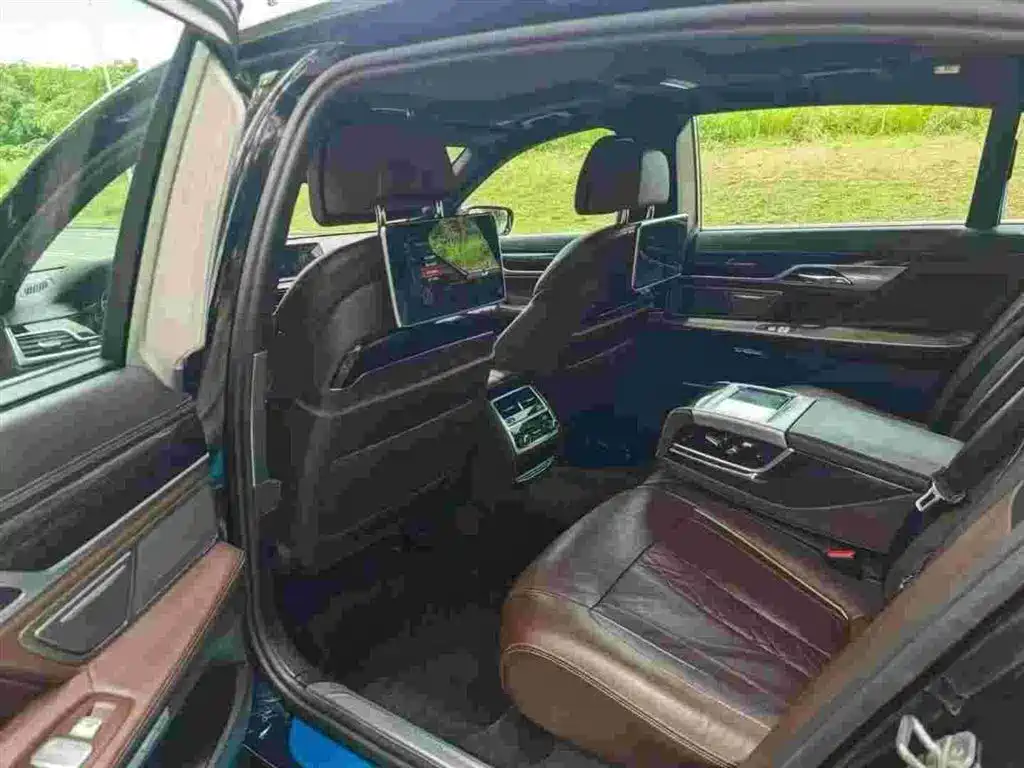 BMW 7 Series 2017 — фото 6
