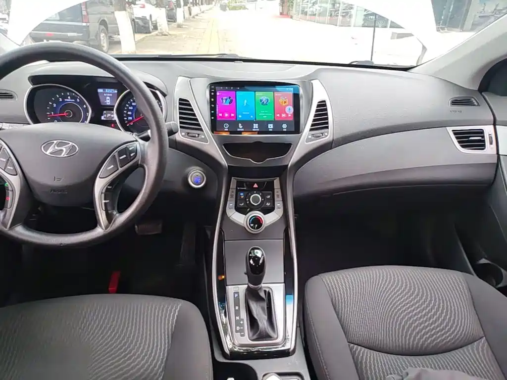 Hyundai Elantra Langdong 2016 — фото 13