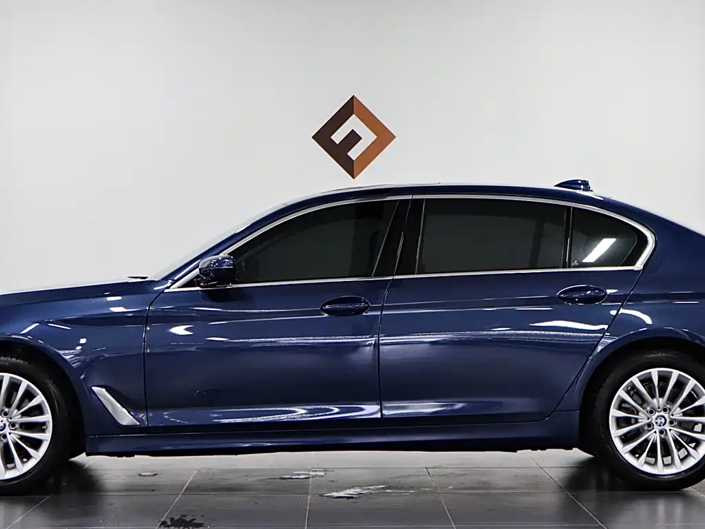 BMW 5 Series 2023 — фото 7
