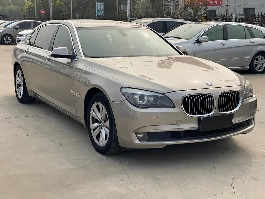 BMW 7 Series 2011 — фото 2
