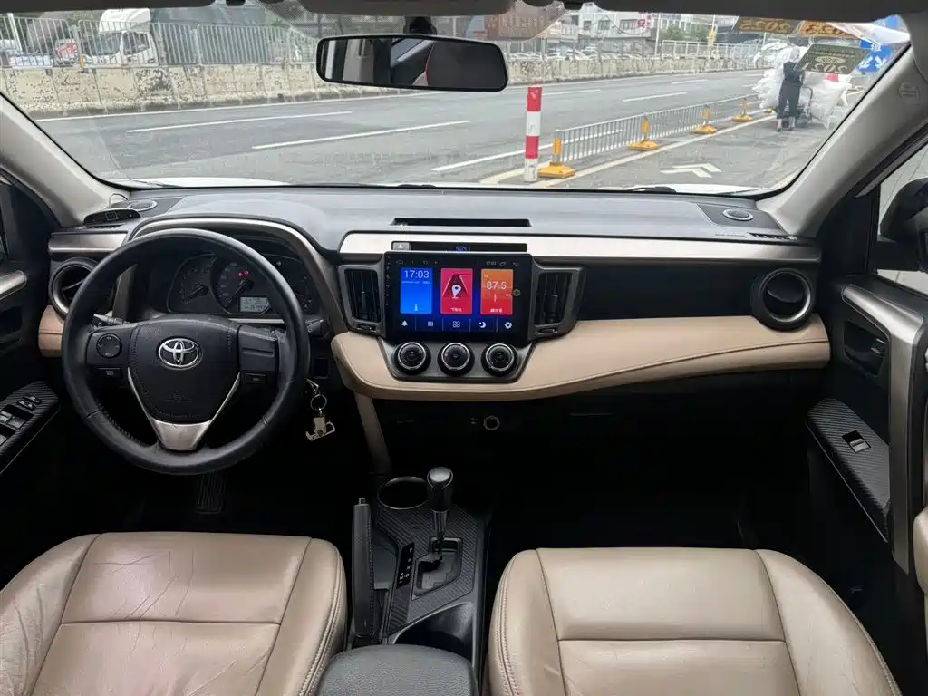 Toyota RAV4 2015 — фото 7