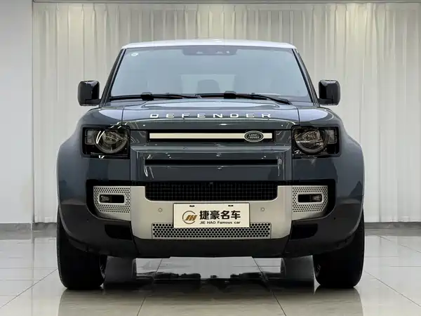 Land Rover Defender 2024