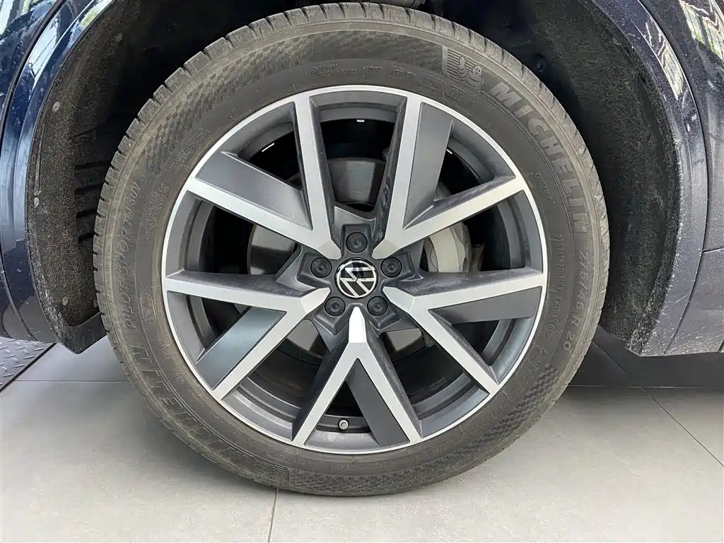 Volkswagen Touareg 2022 — фото 12