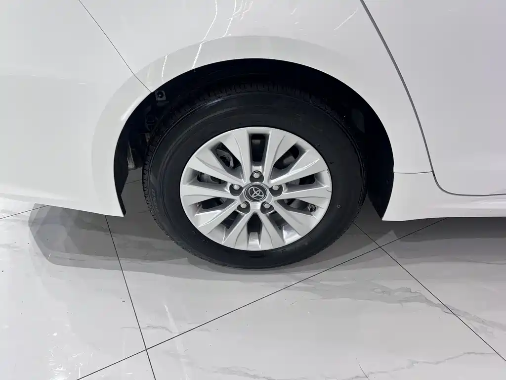 Toyota Corolla 2023 — фото 18