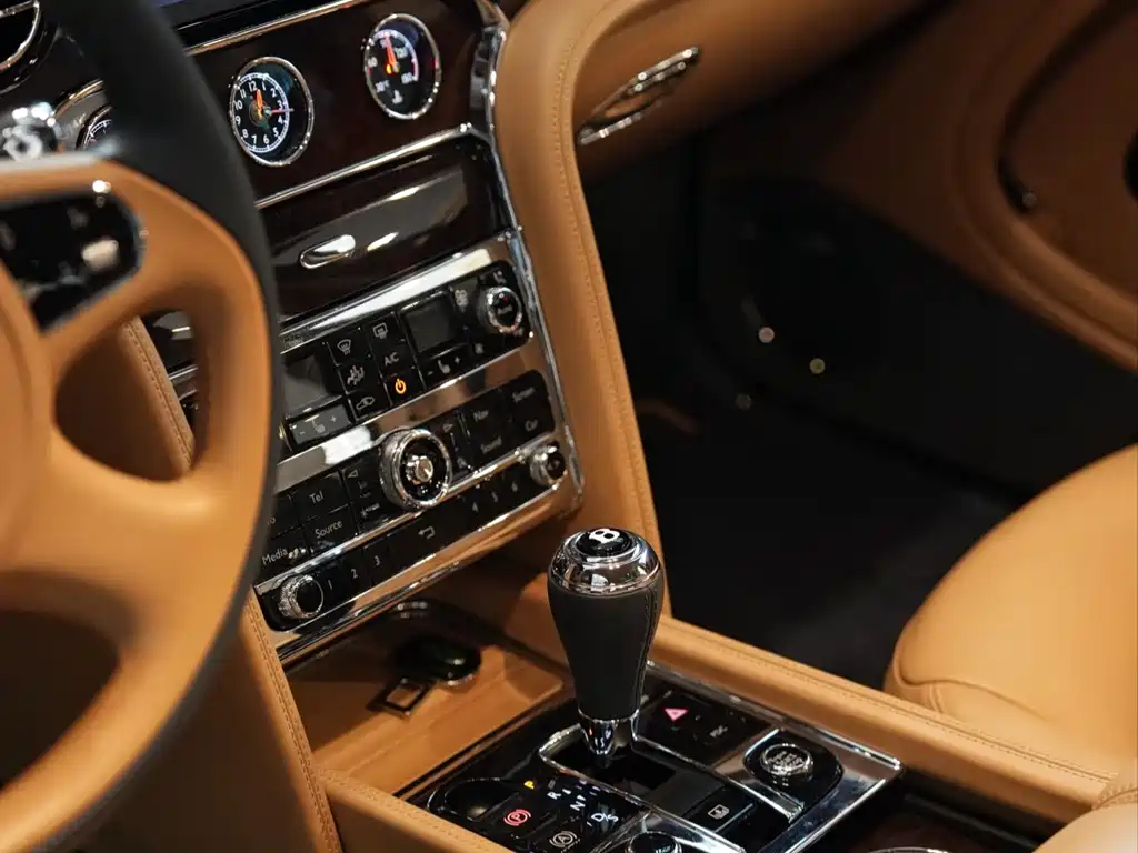Bentley Mulsanne 2017 — фото 17