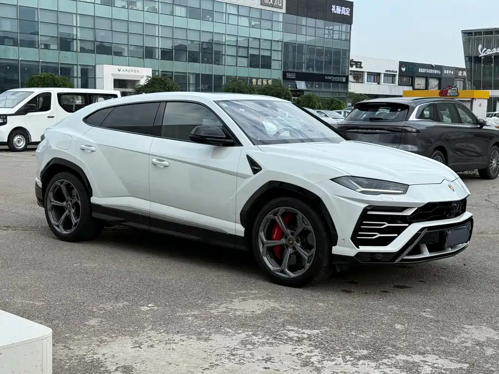 Lamborghini Urus 2019 — фото 8