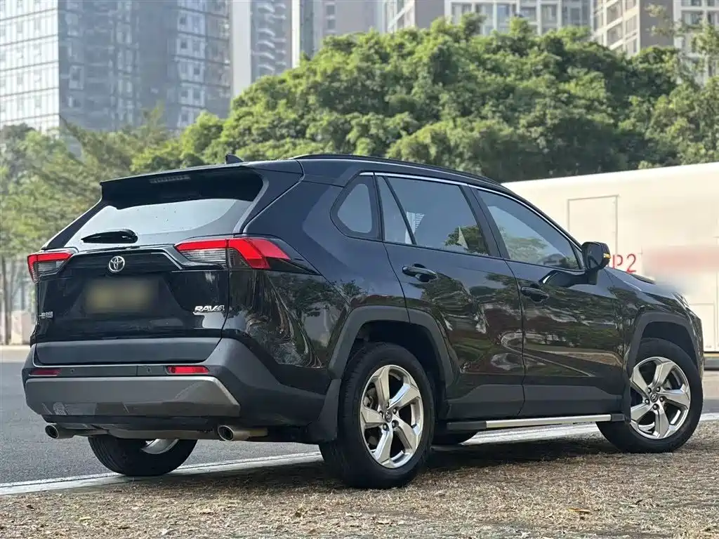 Toyota RAV4 2022 — фото 10