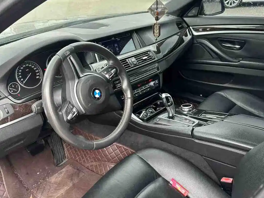 BMW 5 Series 2011 — фото 8