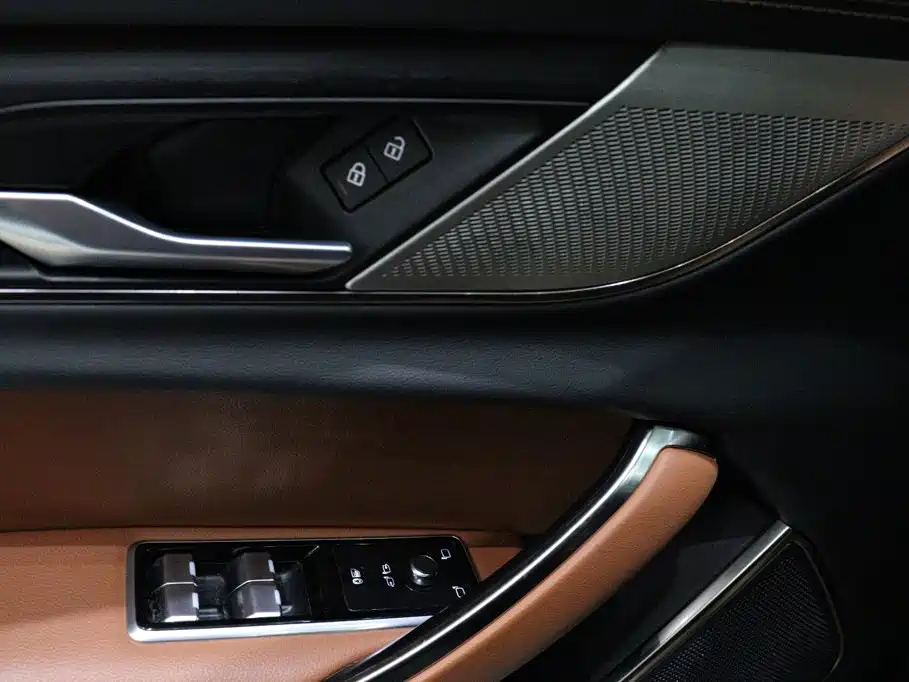 Jaguar XFL 2022 — фото 18