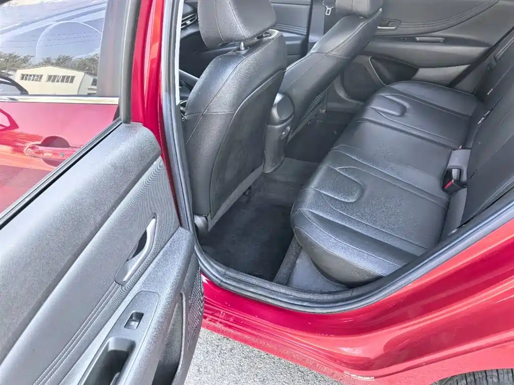 Hyundai Elantra 2022 — фото 14