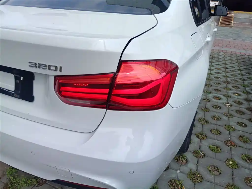 BMW 3 Series 2018 — фото 24