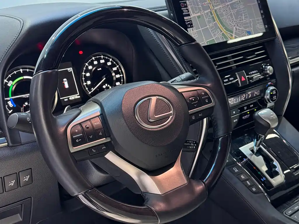 Lexus LM 2022 — фото 8