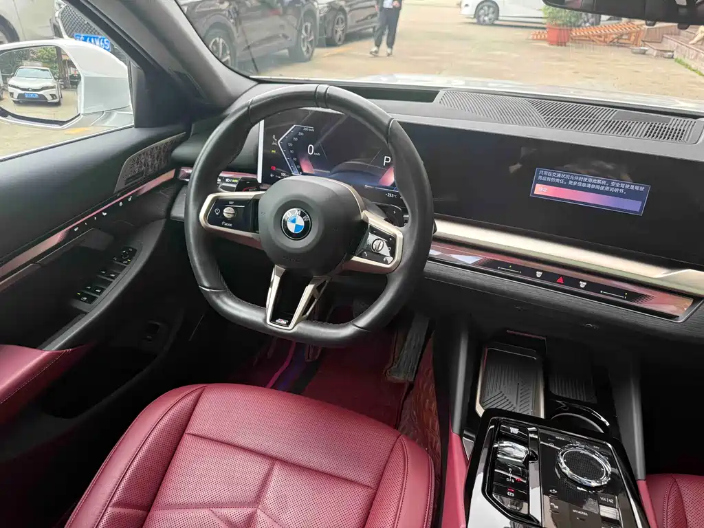 BMW 5 Series 2025 — фото 15