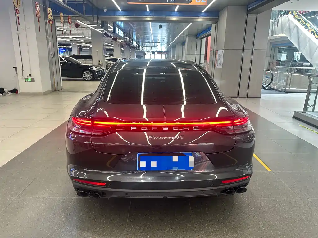 Porsche Panamera 2021