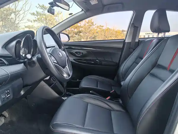 Toyota Yaris L 2021