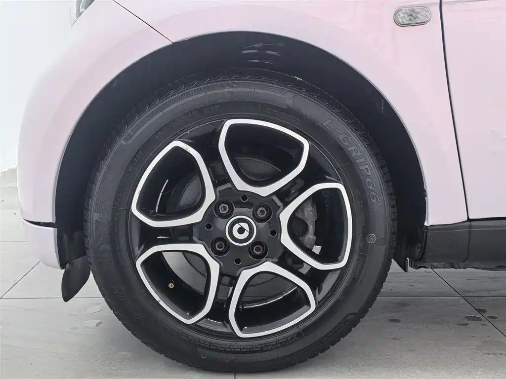 smart Fortwo 2019 — фото 17