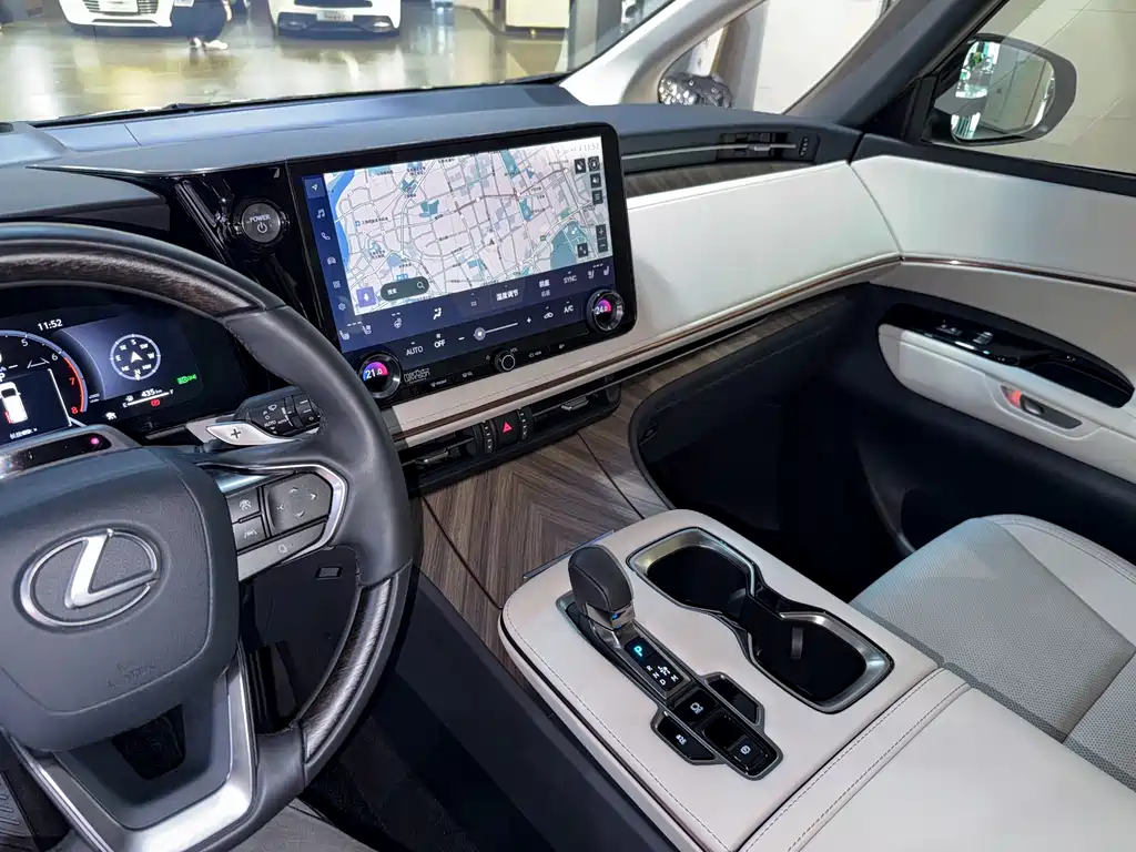 Lexus LM 2024 — фото 10