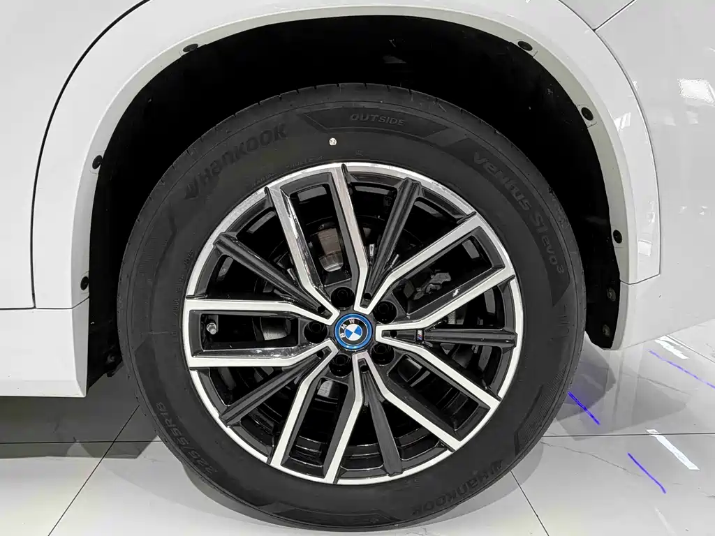 BMW iX1 2025 — фото 17