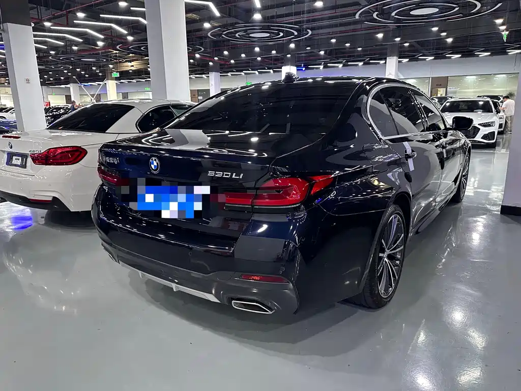 BMW 5 Series 2023 — фото 17