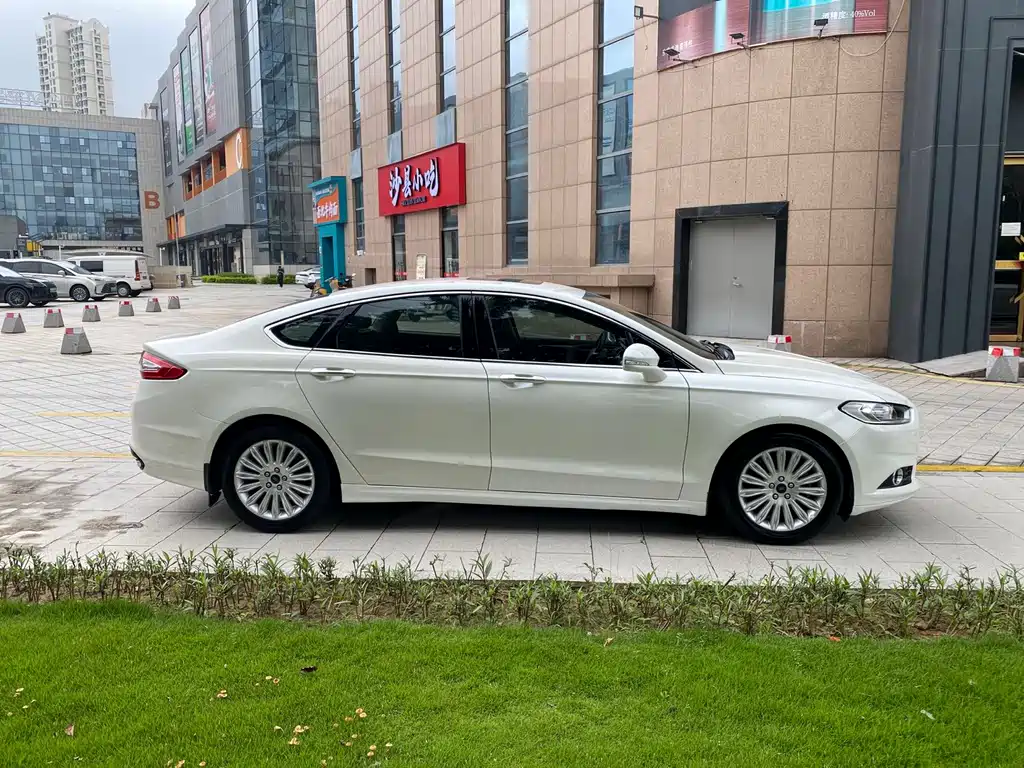 Ford Mondeo 2015 — фото 8