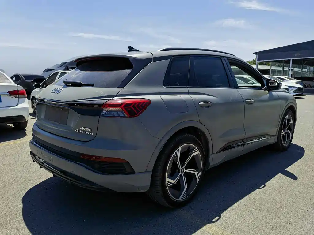 Audi Q4 E-Tron 2023 — фото 11