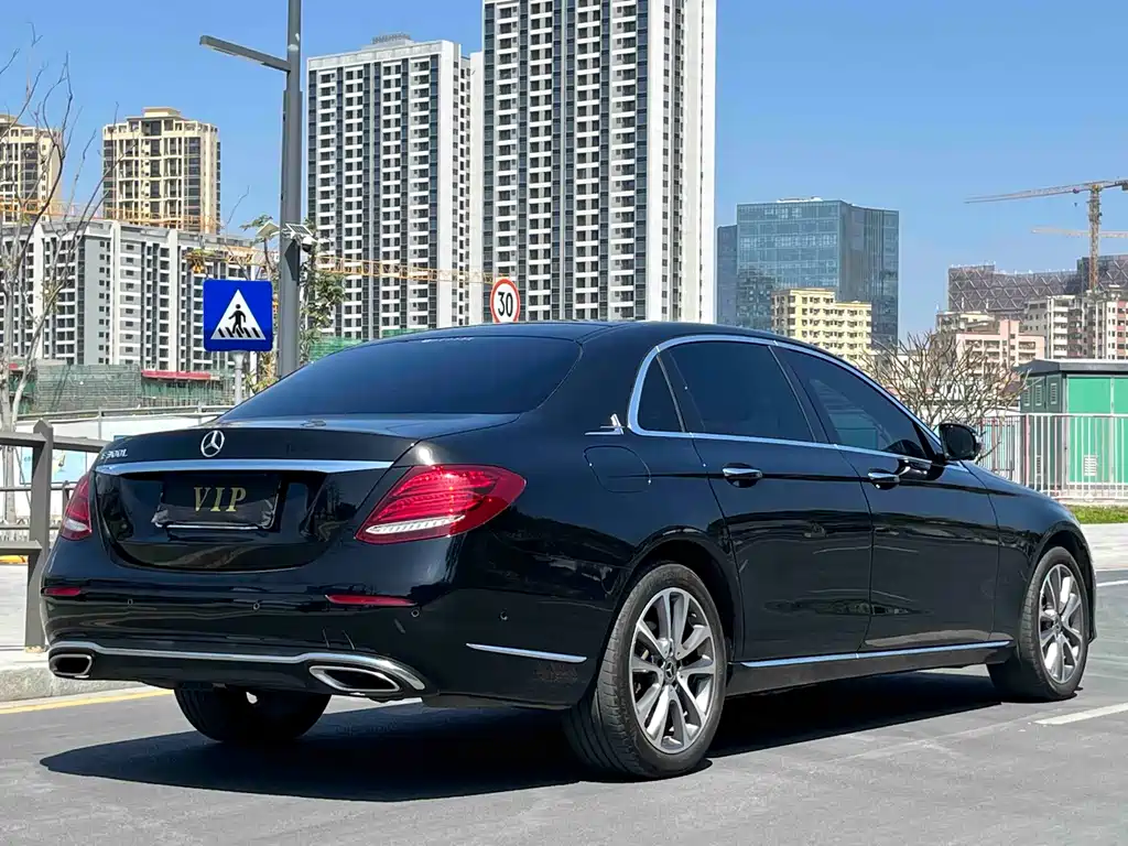 Mercedes-Benz E-Class 2019 — фото 19