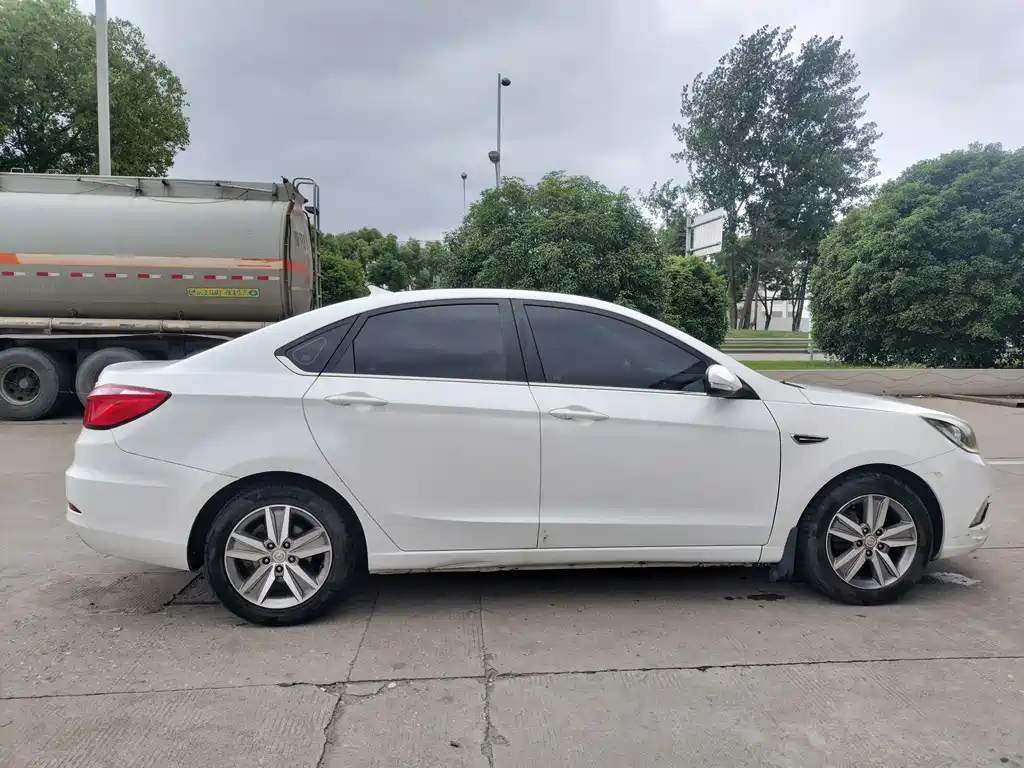 Changan Eado 2017 — фото 3