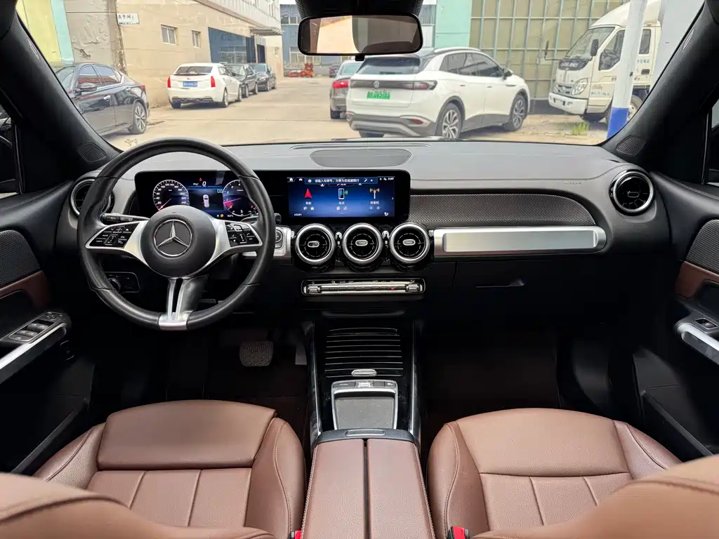 Mercedes-Benz GLB 2023