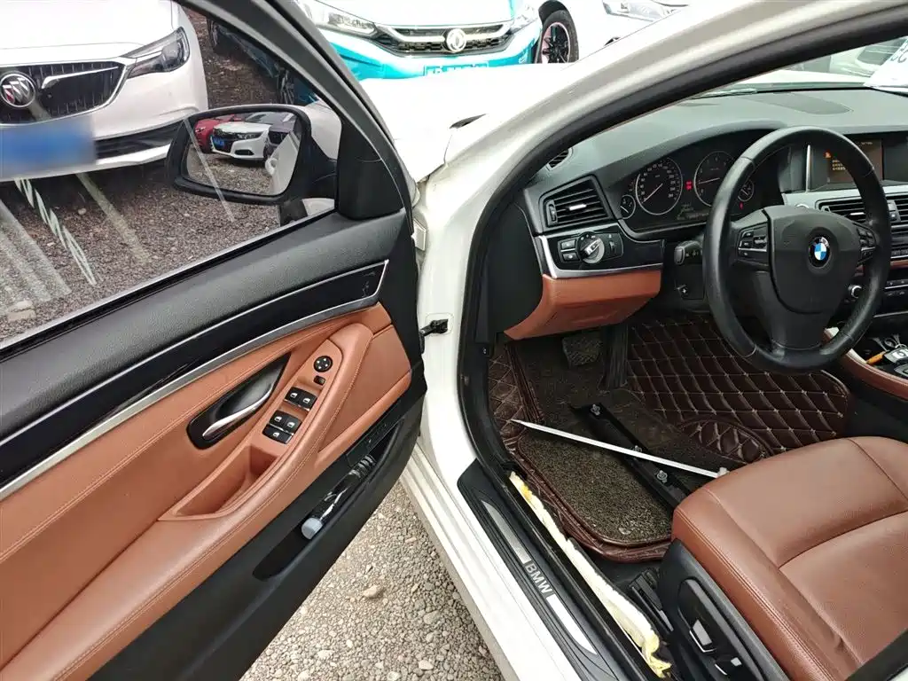 BMW 5 Series 2016 — фото 12
