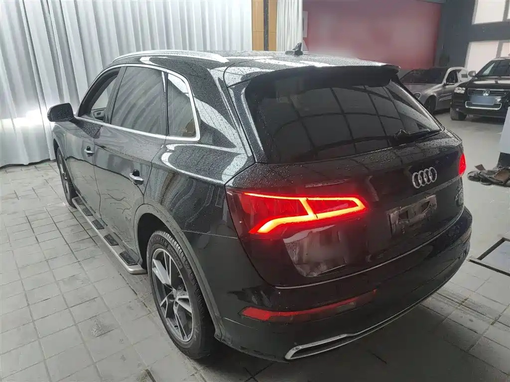 Audi Q5L 2020 — фото 23