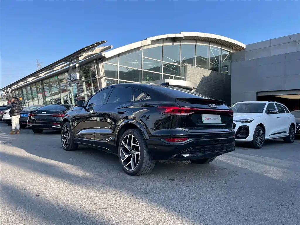 Audi Q6L Sportback e-tron 2025 — фото 11