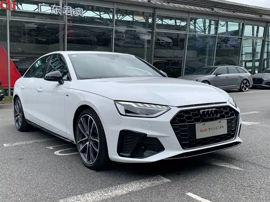 Audi A4L 2023 — фото 18
