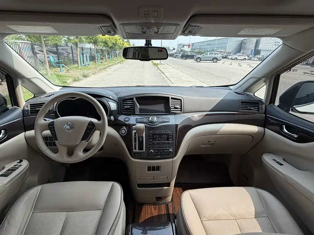Nissan Quest 2017 — фото 11