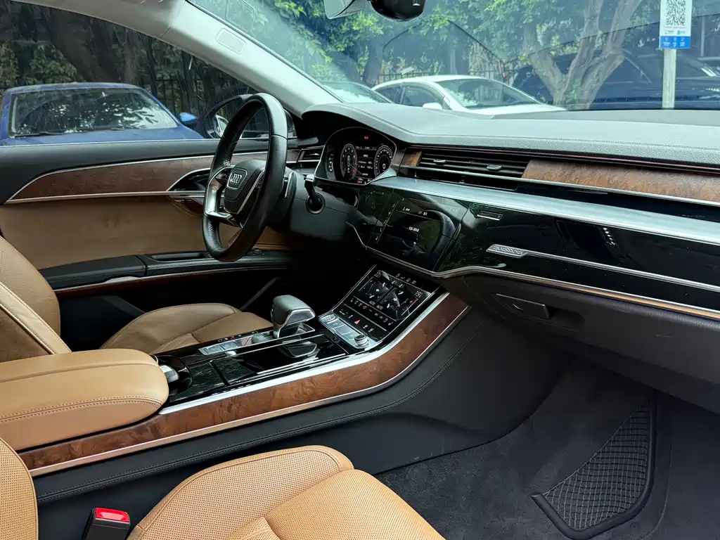 Audi A8 2019 — фото 8