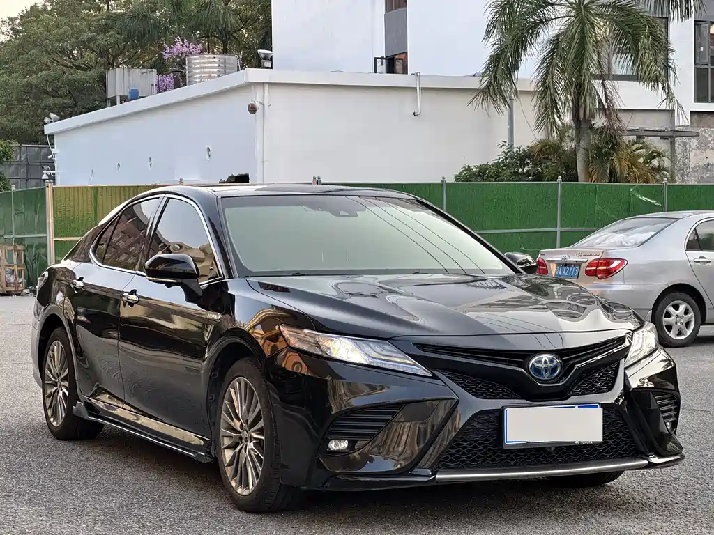 Toyota Camry 2019 — фото 3