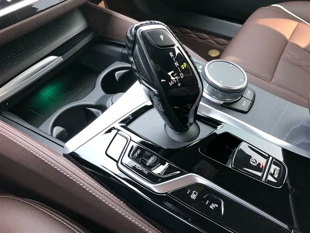 BMW 5 Series New Energy 2024 — фото 10