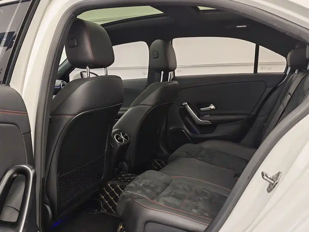 Mercedes-Benz A-Class 2024 — фото 12