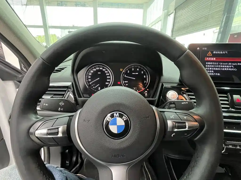 BMW 1 Series 2023 — фото 11