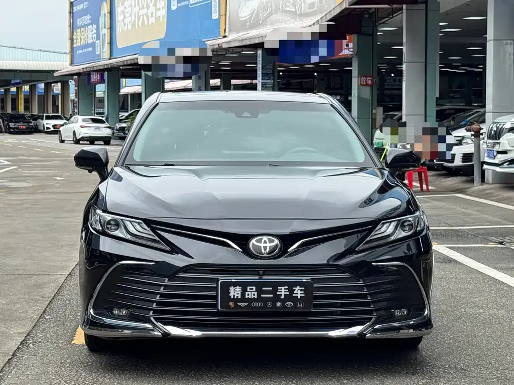 Toyota Camry 2023 — фото 2