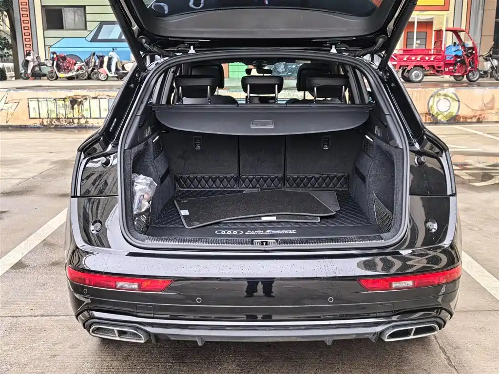 Audi Q5L 2023 — фото 14