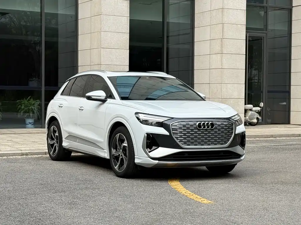 Audi Q4 e-tron 2023 — фото 3