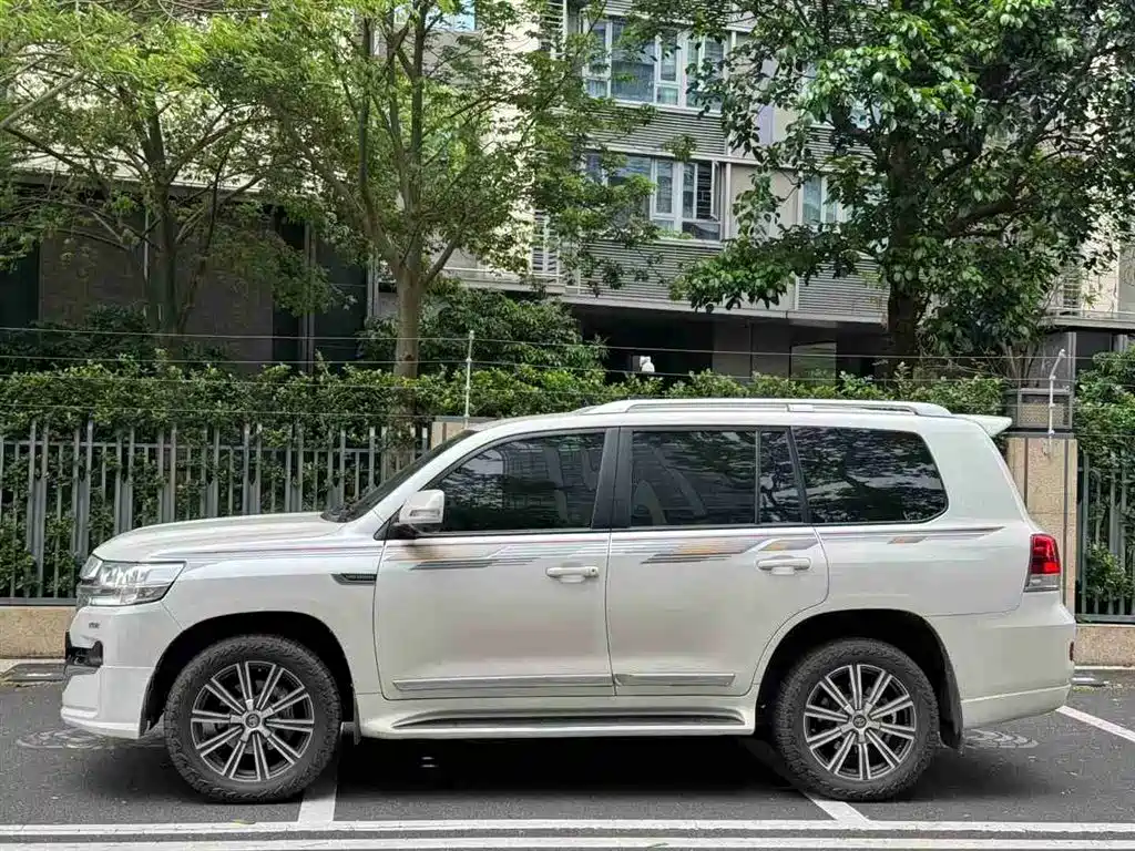 Toyota Land Cruiser 2018 — фото 2