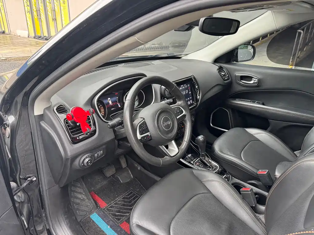 Jeep Compass 2020 — фото 17