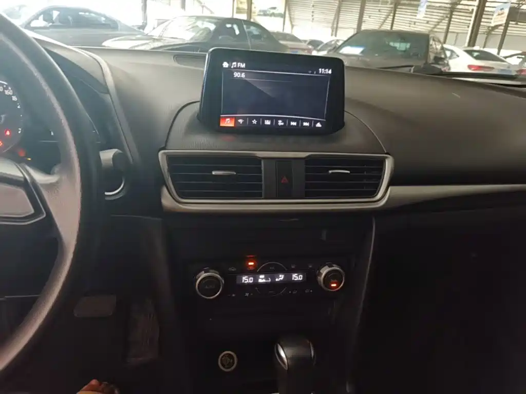Mazda 3 Axela 2017 — фото 13