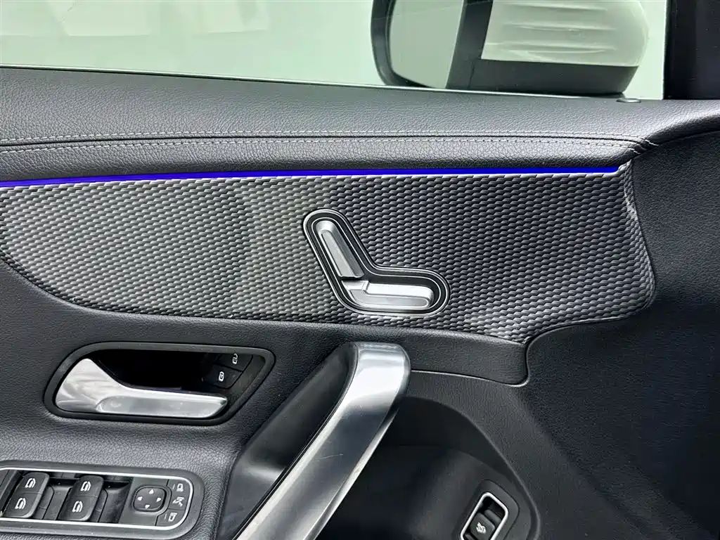 Mercedes-Benz A-Class 2019 — фото 16